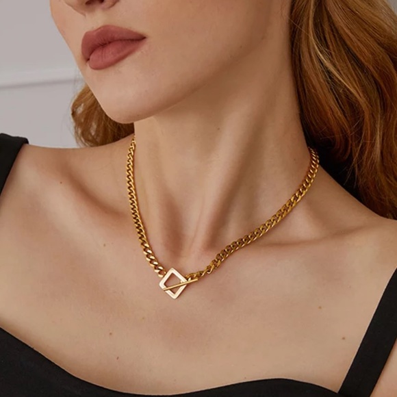 Jewelry - GP T-bar square toggle chain necklace